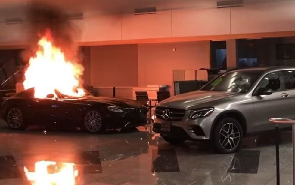 V Kaliforniji uničevali nove Mercedese