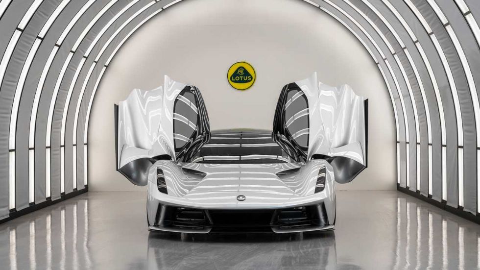 Lotus preklaplja na elektriko