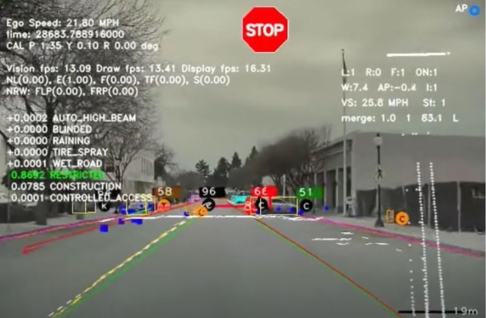 Tako skozi svoje oči cesto preučuje Teslin Autopilot