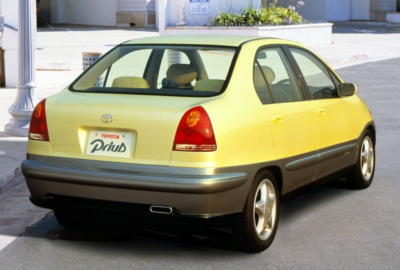 25 let Priusa