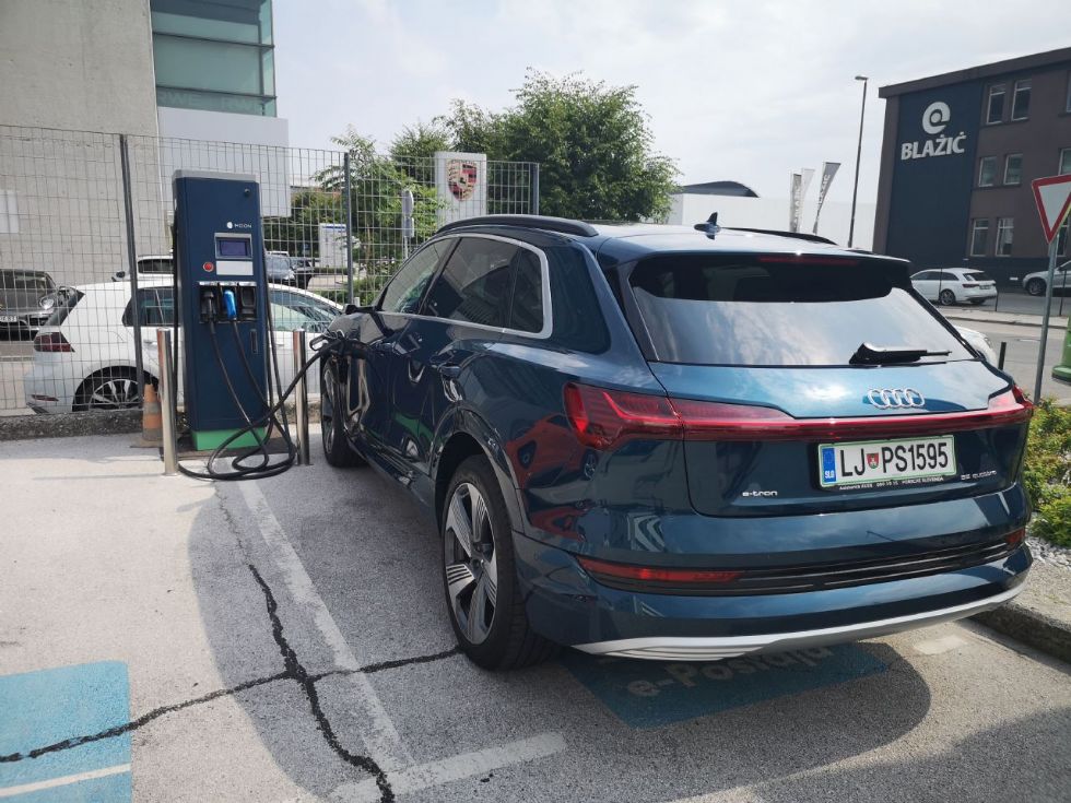 Severni sosedje zvišujejo subvencije na električna vozila