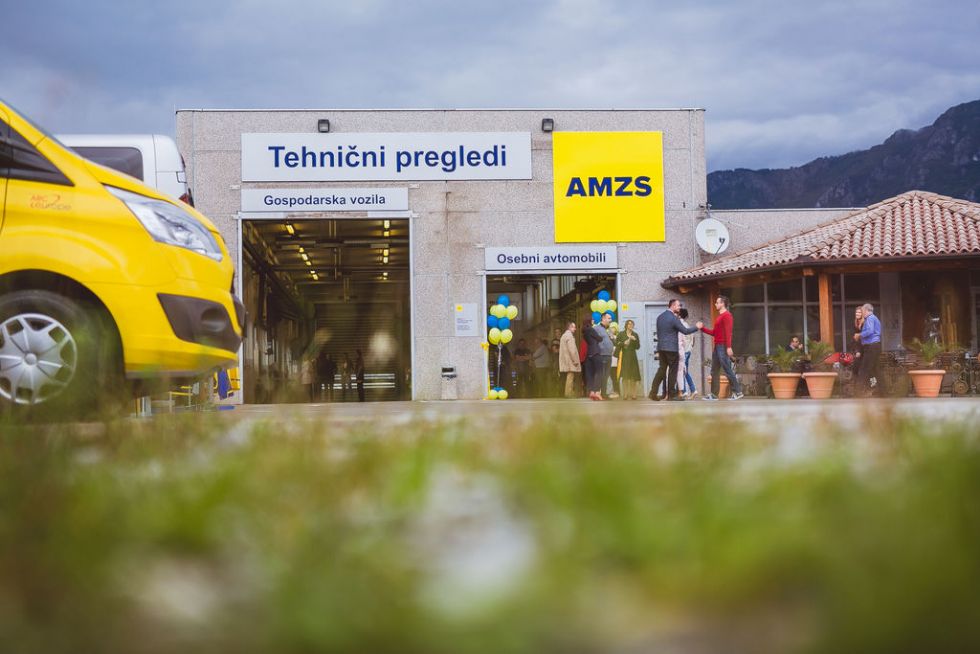 Tehnični pregledi in registracije vozil so od danes zamrznjeni