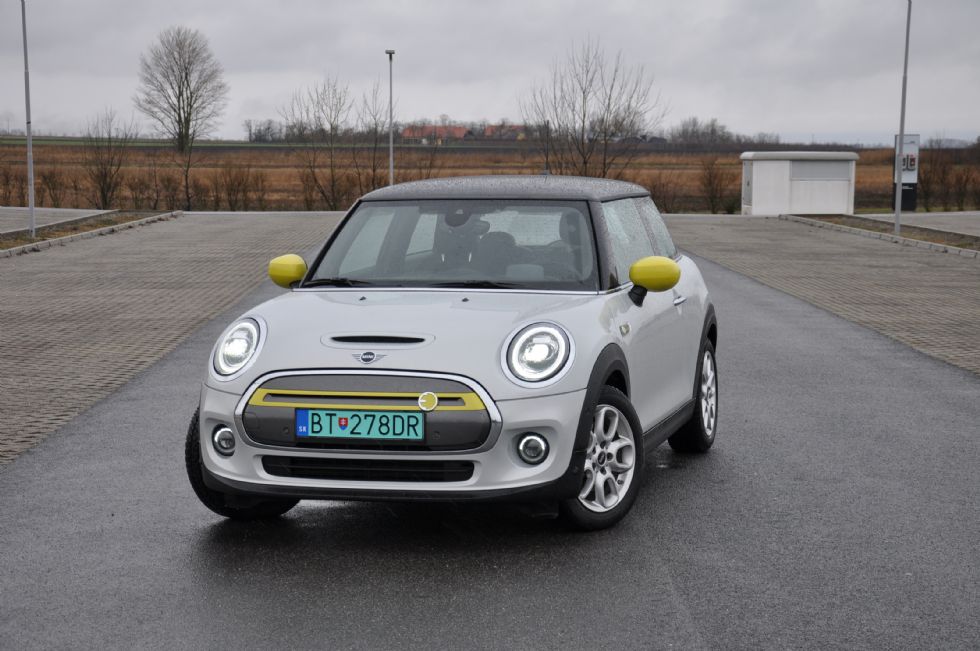 Je čistokrvni Mini s pogonom BMW-ja i3 S