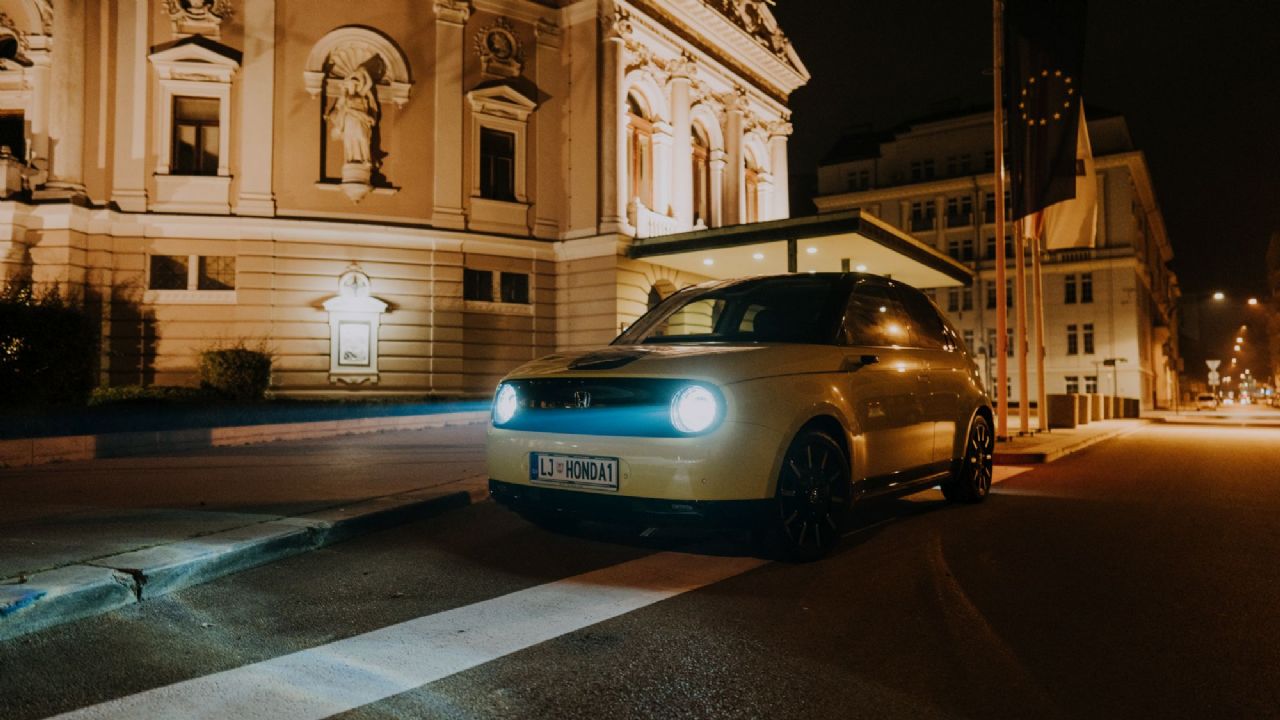 Honda z drzno obliko v pravi boj za kupce šele po novem letu Honda z drzno obliko v pravi boj za kupce šele po novem letu
