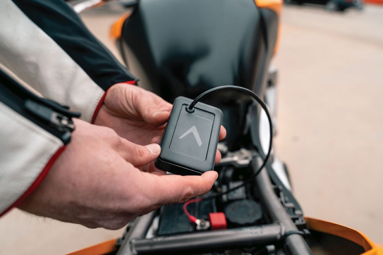 Motoristi, to je pomemben dodatek, ki varuje motocikel in rešuje življenja