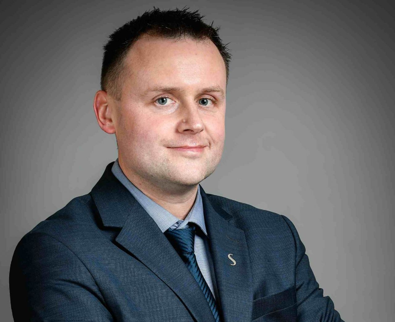 Motoristi, to je pomemben dodatek, ki varuje motocikel in rešuje življenja