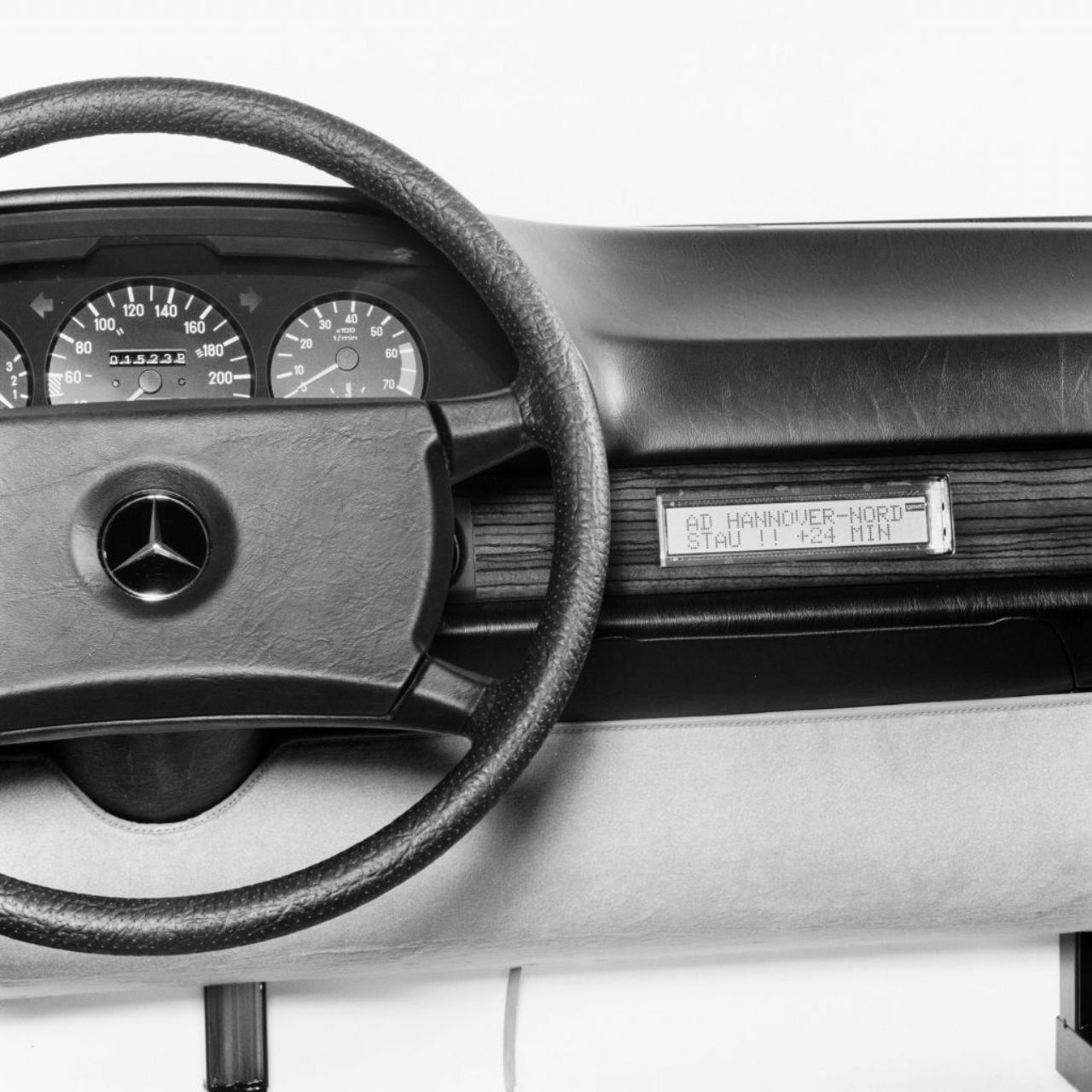 Štiri desetletja električnega prototipa 307 E