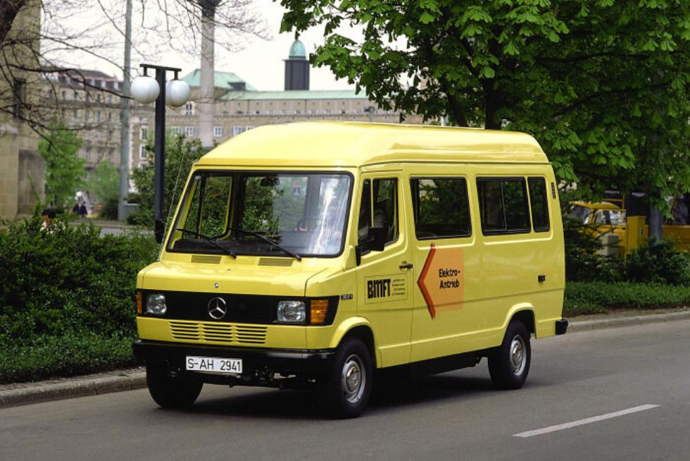 Štiri desetletja električnega prototipa 307 E