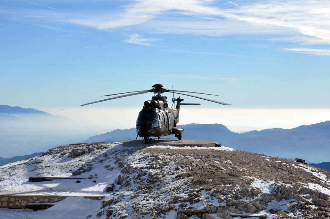 Helikopterski obisk pisarne na 2515 metrih