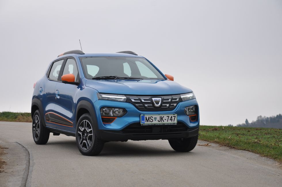 Kaj ponuja najcenejši električni avto v Sloveniji?