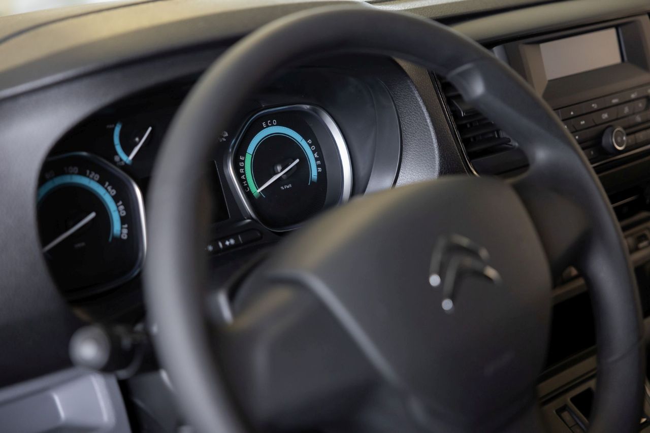Zakaj se bo po ulicah Kranja vozilo 16 električnih Citroenov