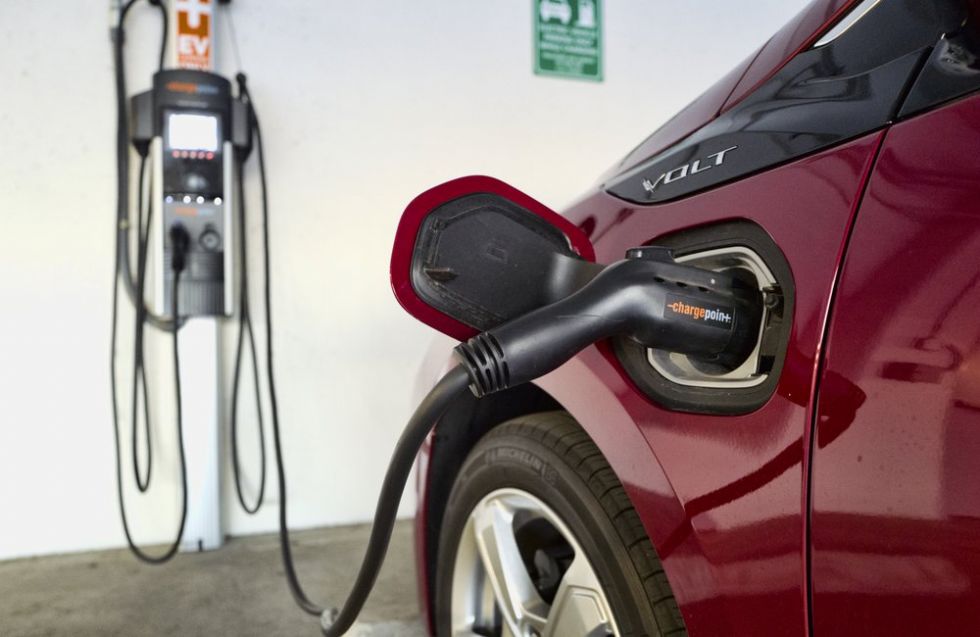 Vse nove stavbe z električnimi polnilnicami