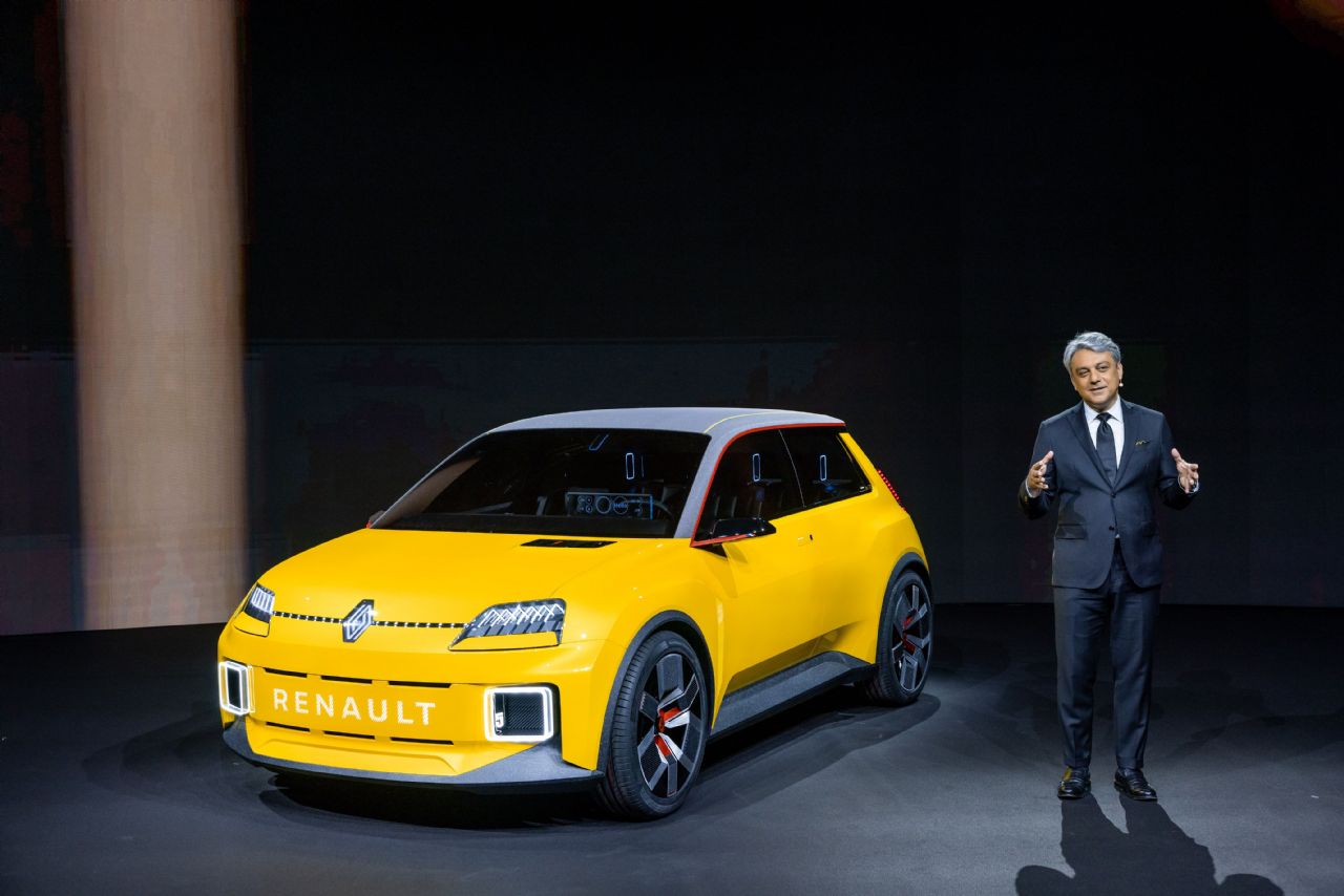 Do leta 2025 kar 24 novih modelov, a hkrati zelo globoki rezi