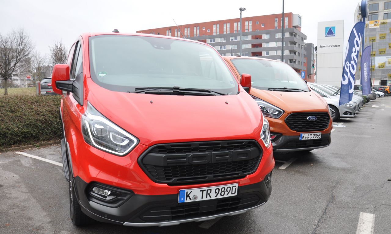 Ford Custom je v Sloveniji zdaj na voljo tudi z Raptorjevo masko