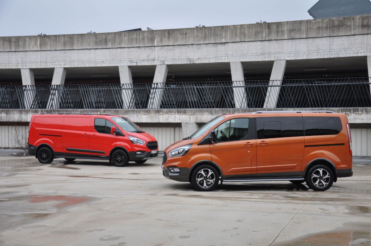 Ford Custom je v Sloveniji zdaj na voljo tudi z Raptorjevo masko