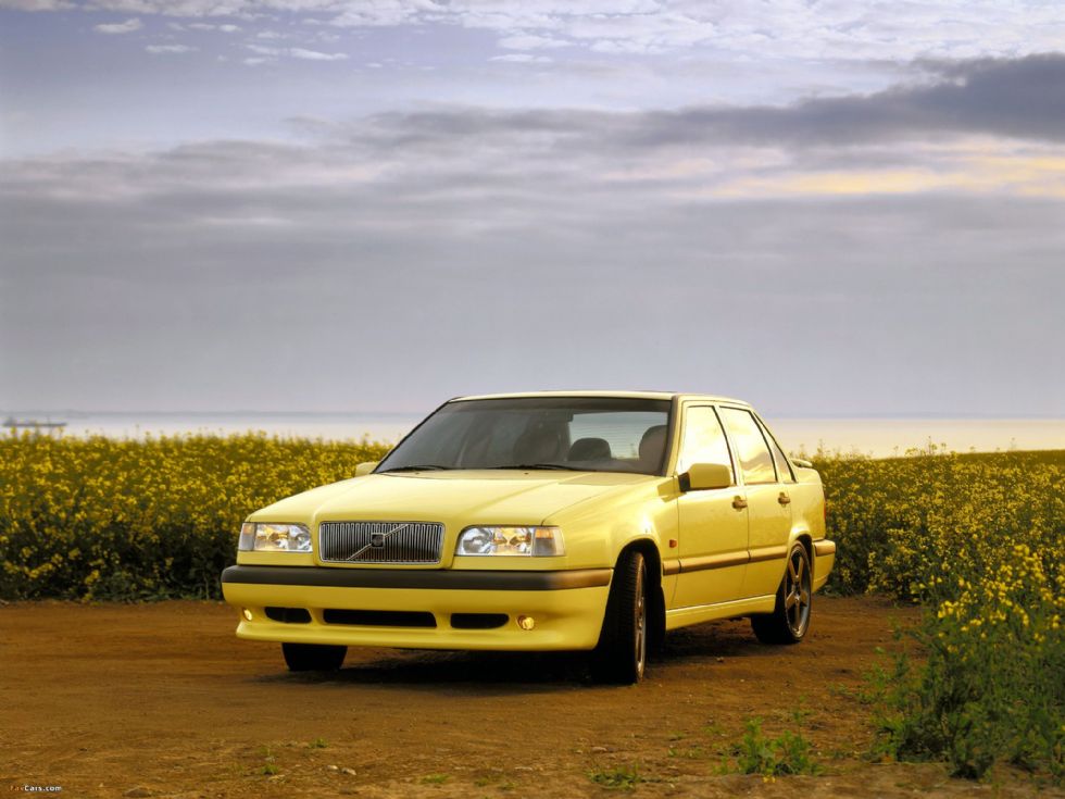 Volvo 850 ima 30 let