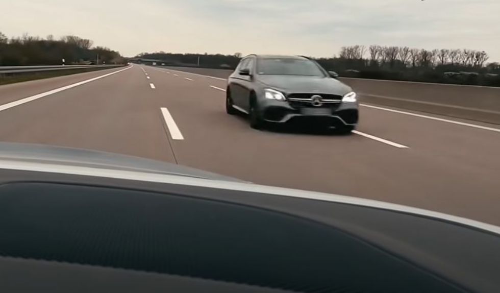 Ko mimo švigne Mercedes s hitrostjo 332 km/h