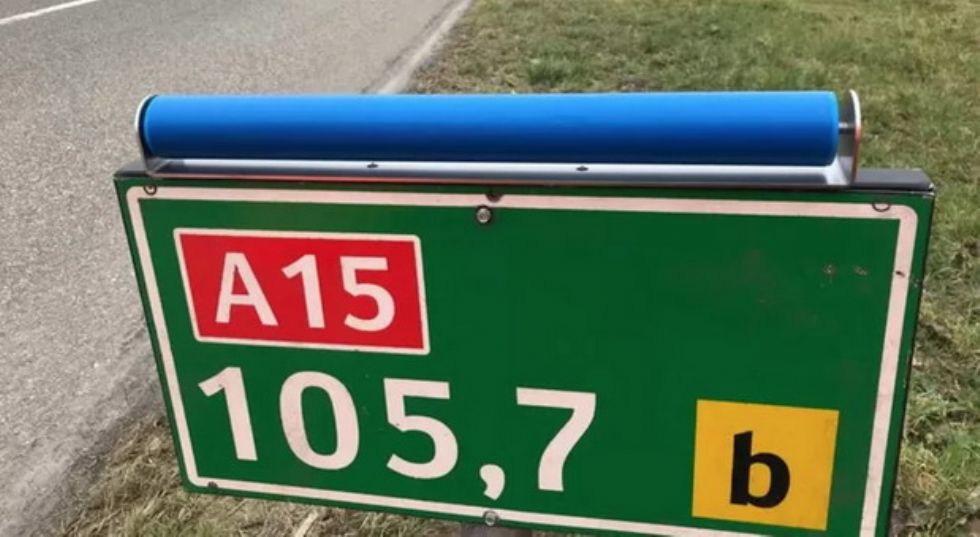 Kaj pomenijo valji na prometnih znakih?