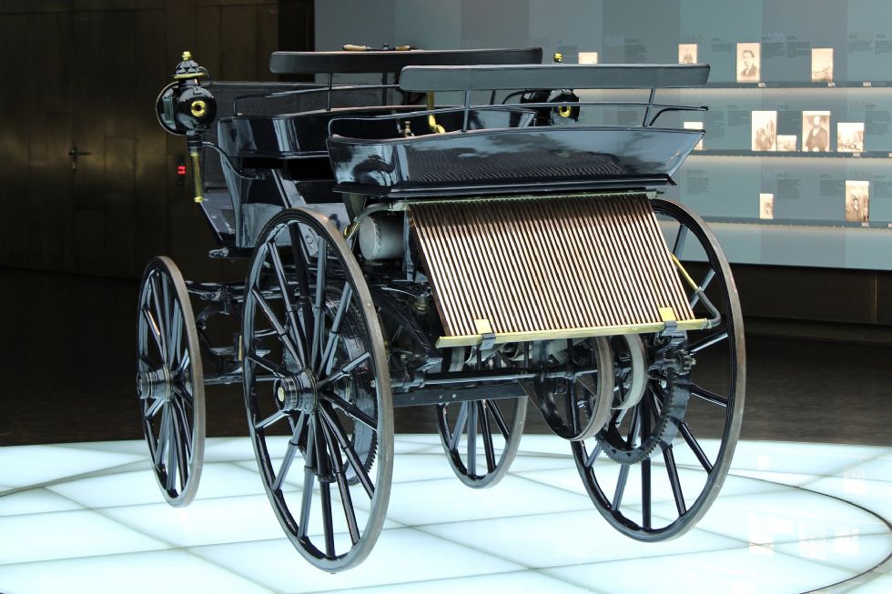 Prvi kilometri bencinskega Daimlerja