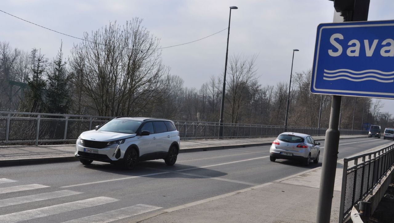 Od Ljubljane čez Trojane med junake zbrane