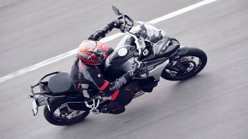 Motoristi, bodite pozorni, temperature asfalta še niso idealne