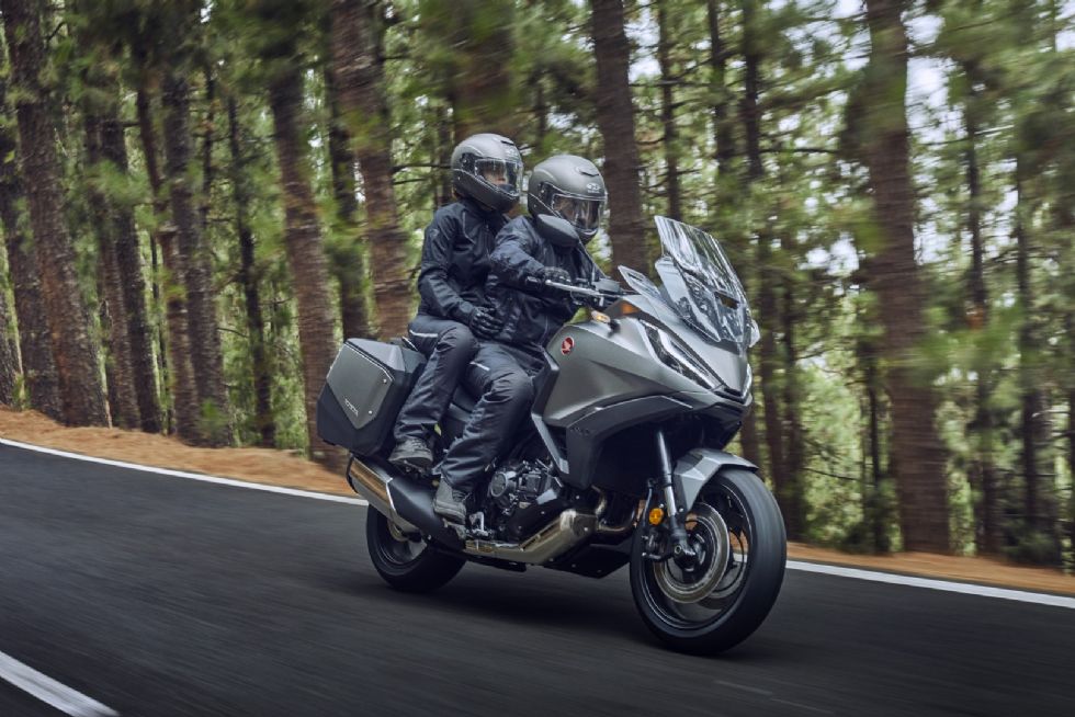 Nov Hondin športno-potovalni motocikel ima oznako NT1100