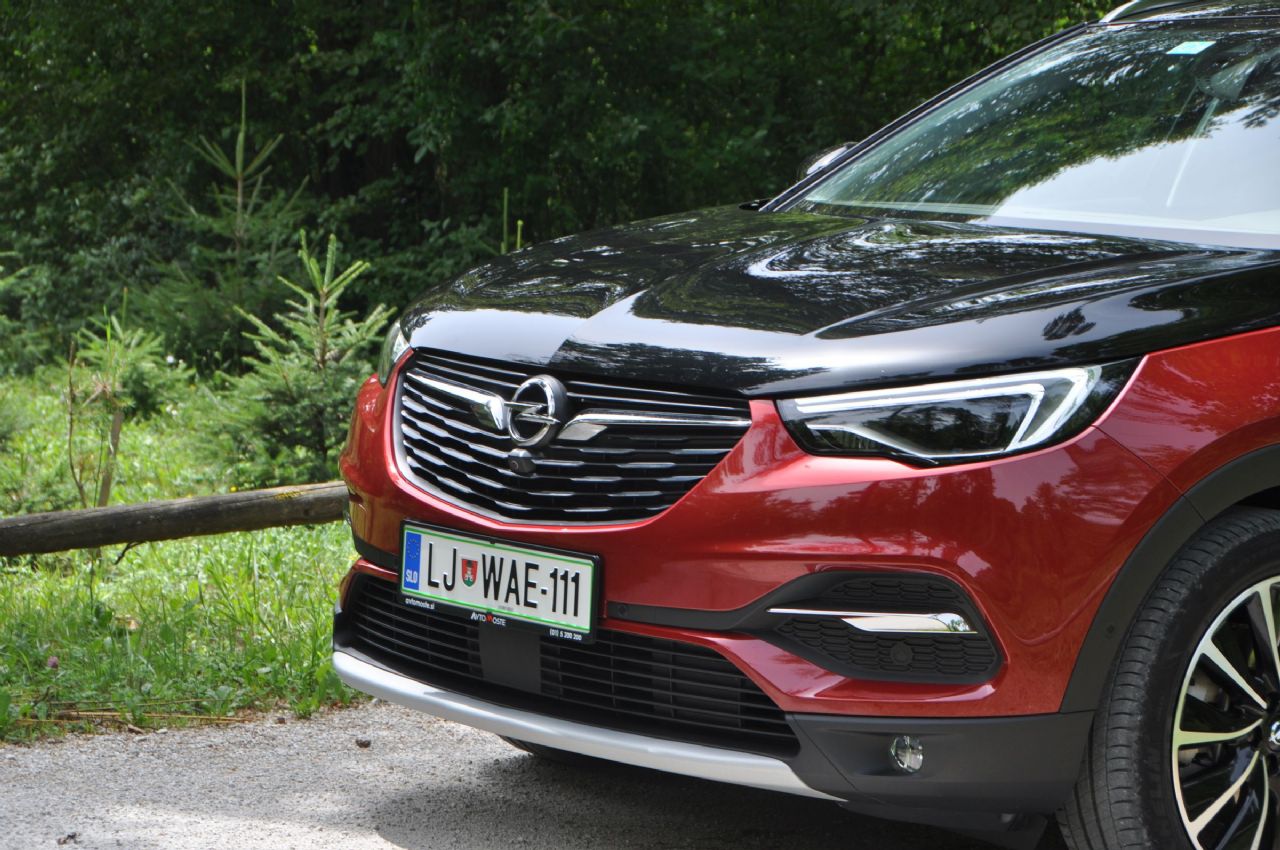 Družinski SUV hibrid Družinski SUV hibrid