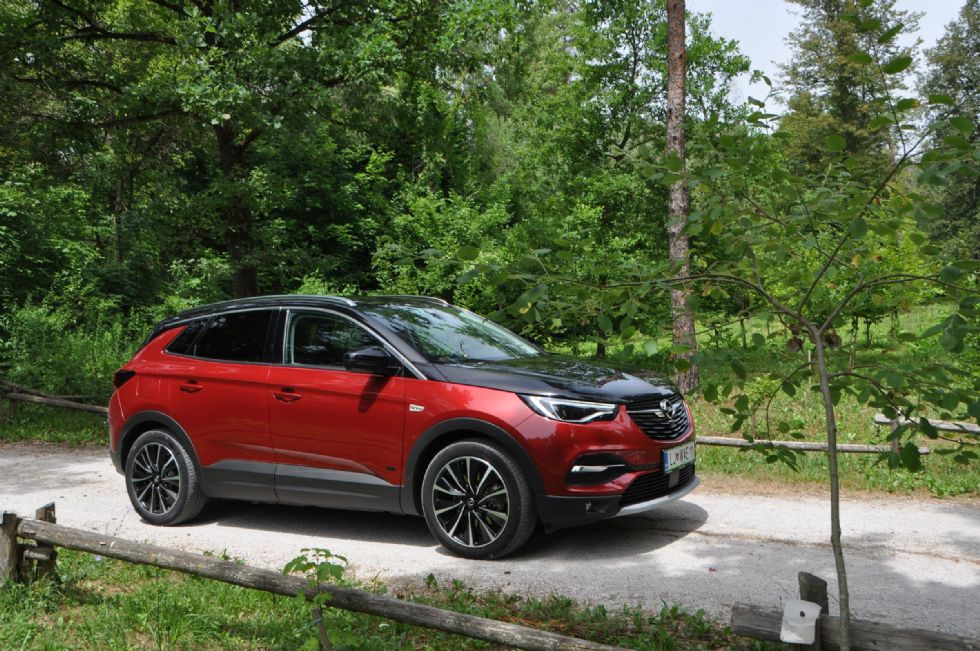 Družinski SUV hibrid Družinski SUV hibrid