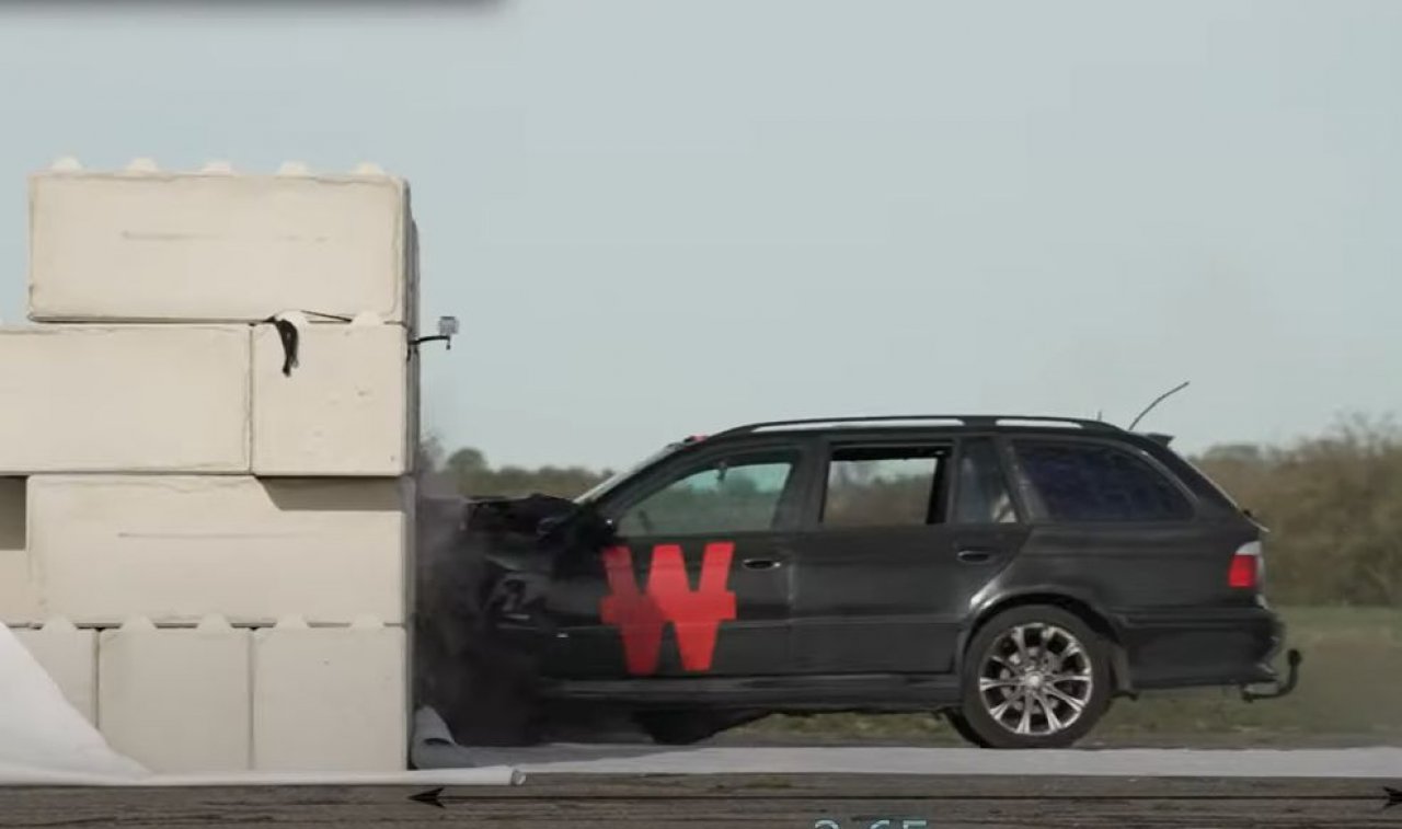 Trk v zid pri 150 km/h