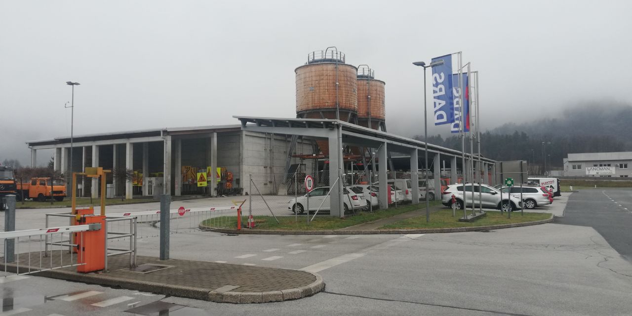 Vesoljska ladja v hribu