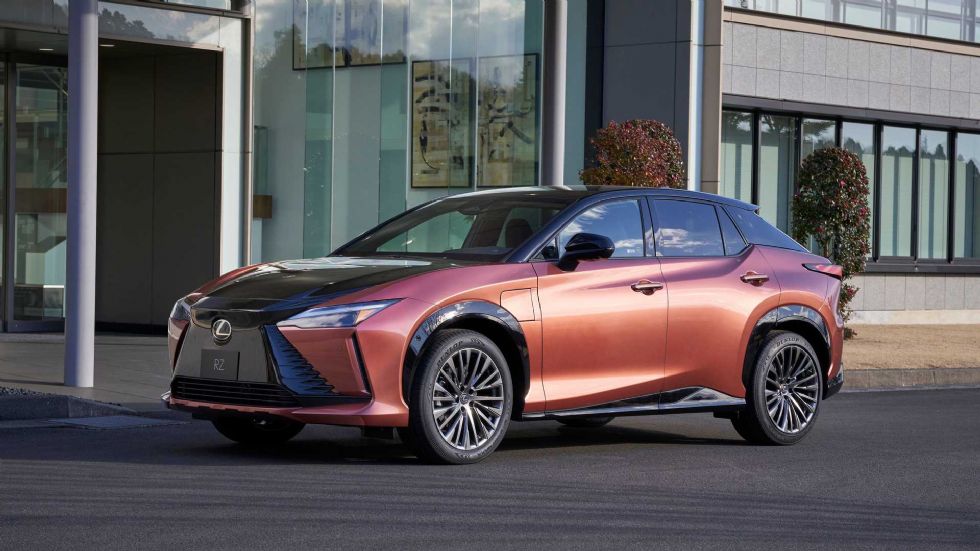 Lexusov električni križanec z večjo močjo od sestrskih modelov
