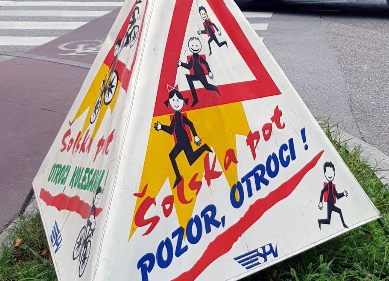 Na ceste se vrača skoraj 200 tisoč osnovnošolcev