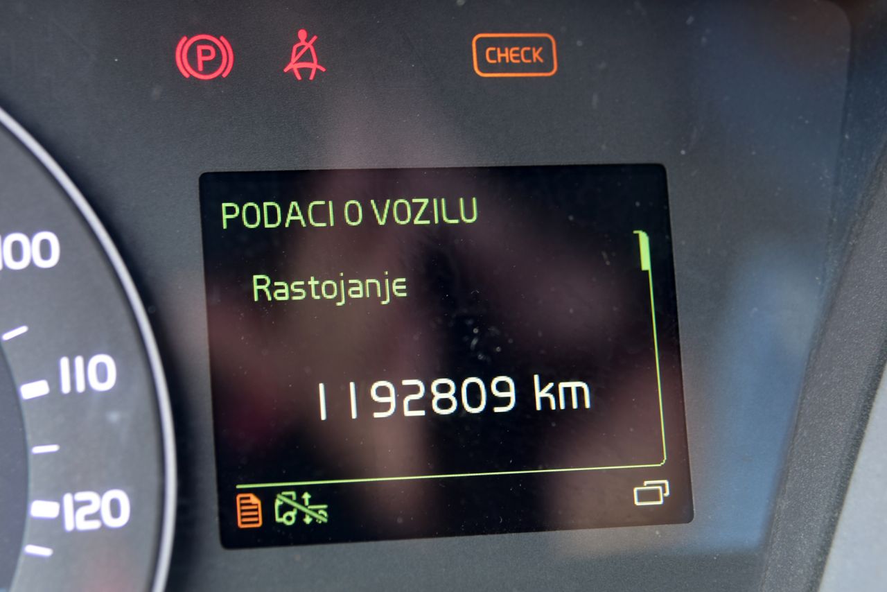 Tovornjak, ki je tridesetkrat obkrožil planet