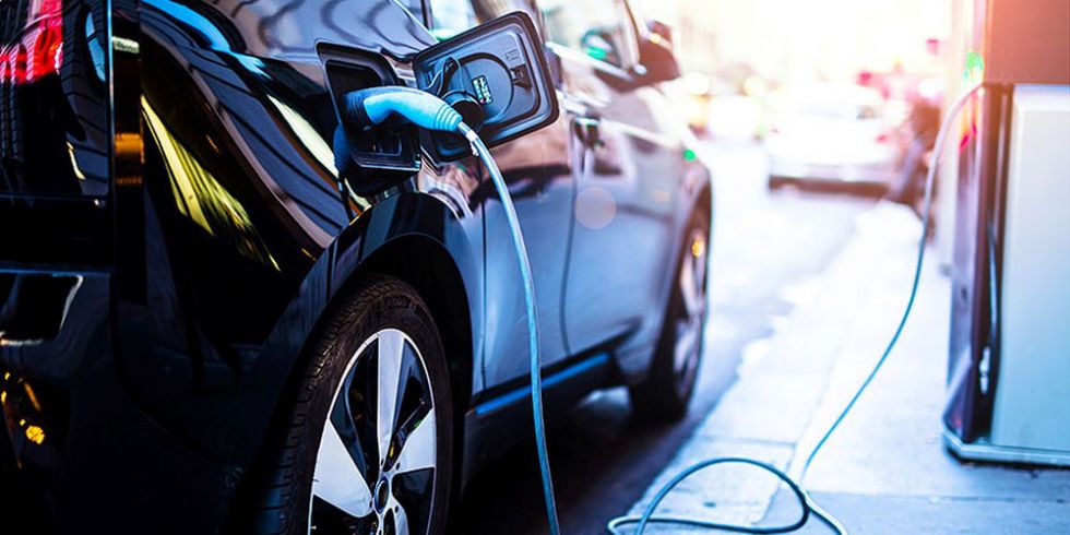 Število električnih avtomobilov raste petkrat hitreje kot infrastruktura
