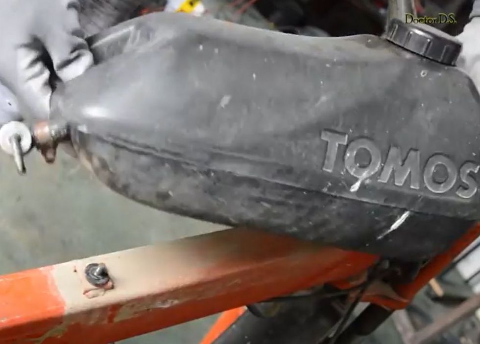 Popolna restavracija Tomosa APN6 