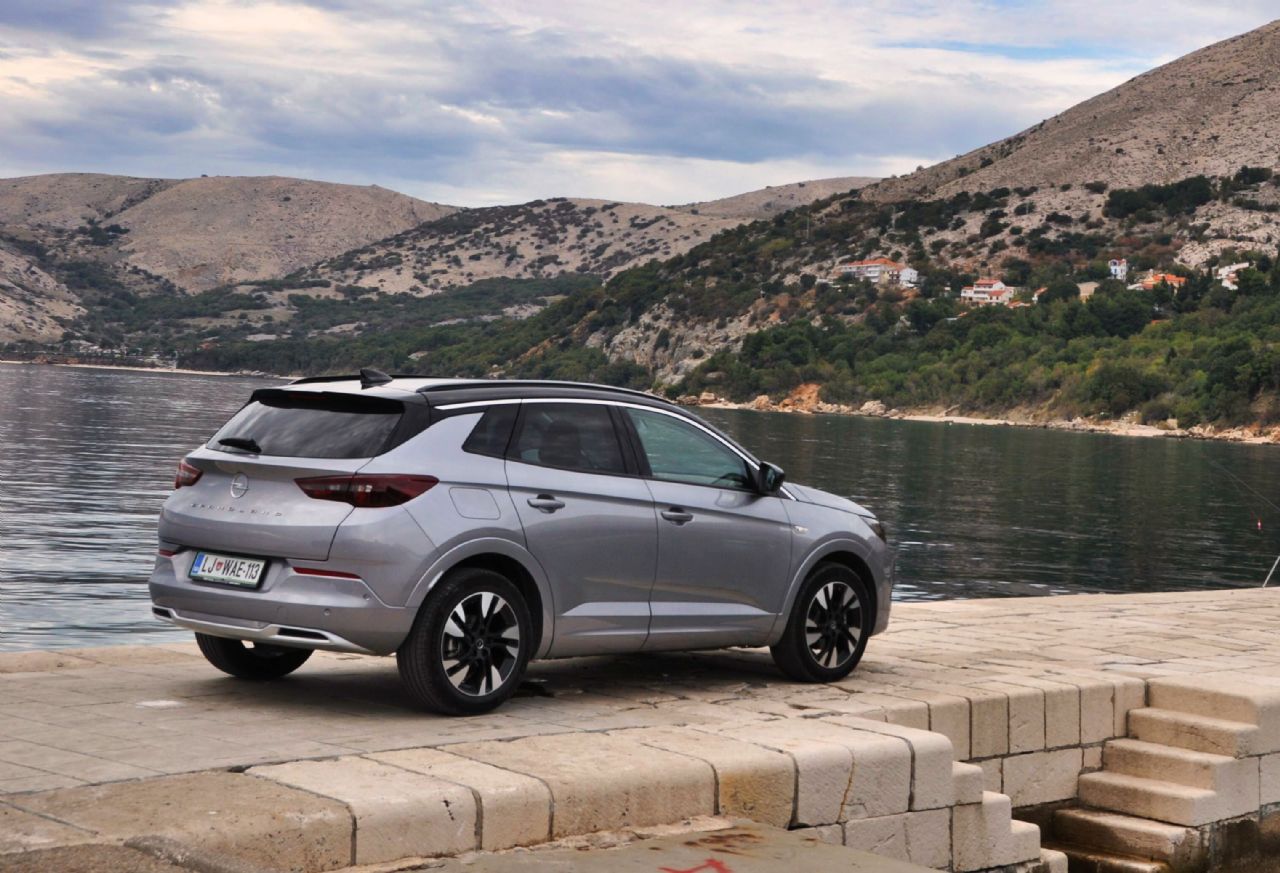 Še vedno Opel, a tudi Lev Še vedno Opel, a tudi Lev