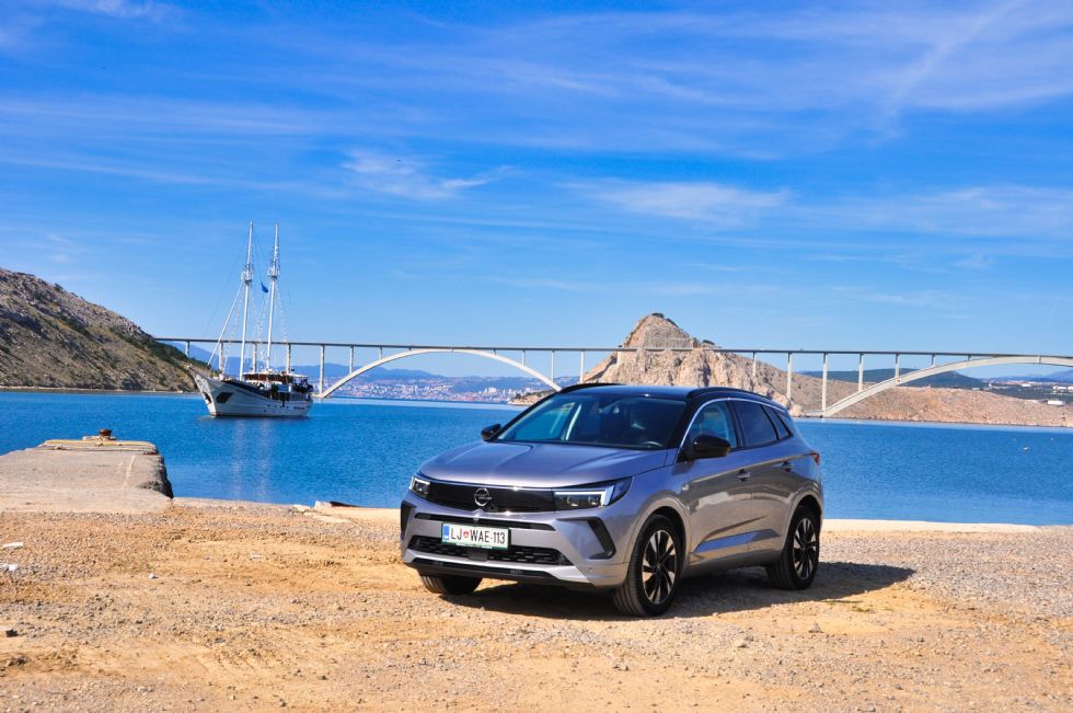 Še vedno Opel, a tudi Lev Še vedno Opel, a tudi Lev