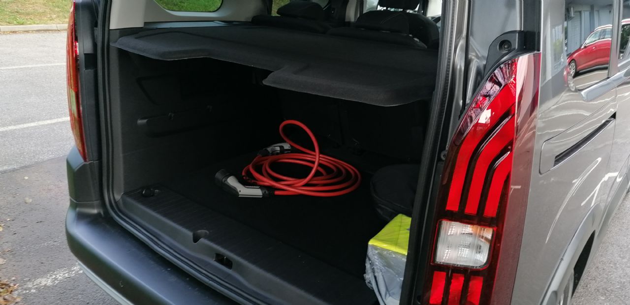 Električni kombi z ogromno prostora