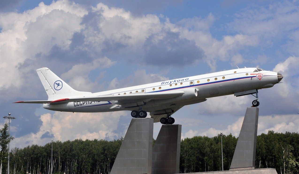 Ednega od Tu-104 lahko srečate na vhodu na letališče Vnukovo pri Moskvi.
