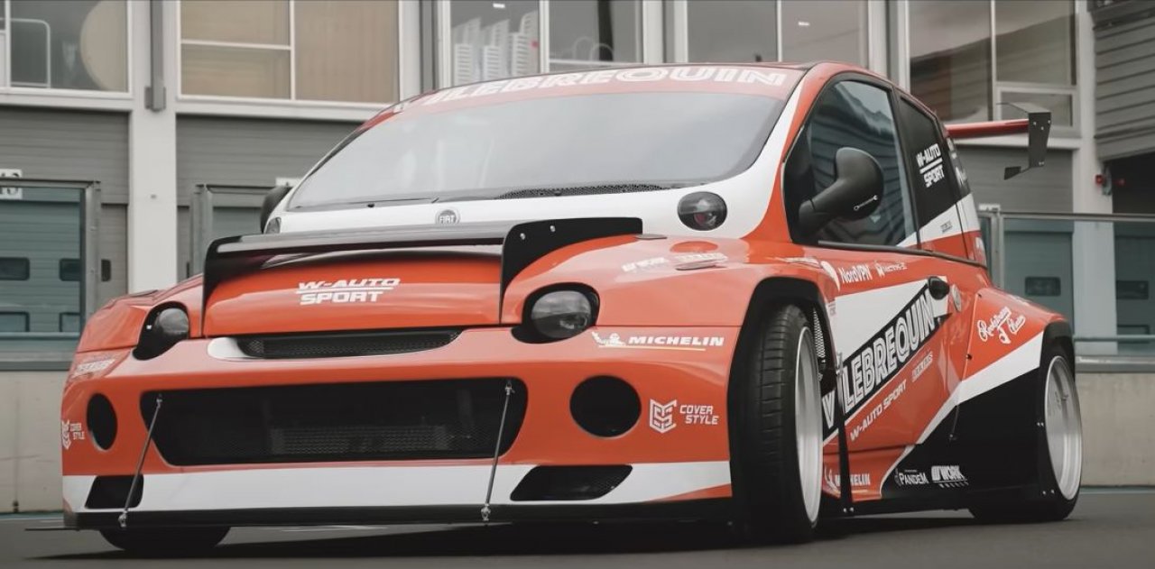 Fiat Multipla z V8 motorjem, ki razvija 1294 konjev