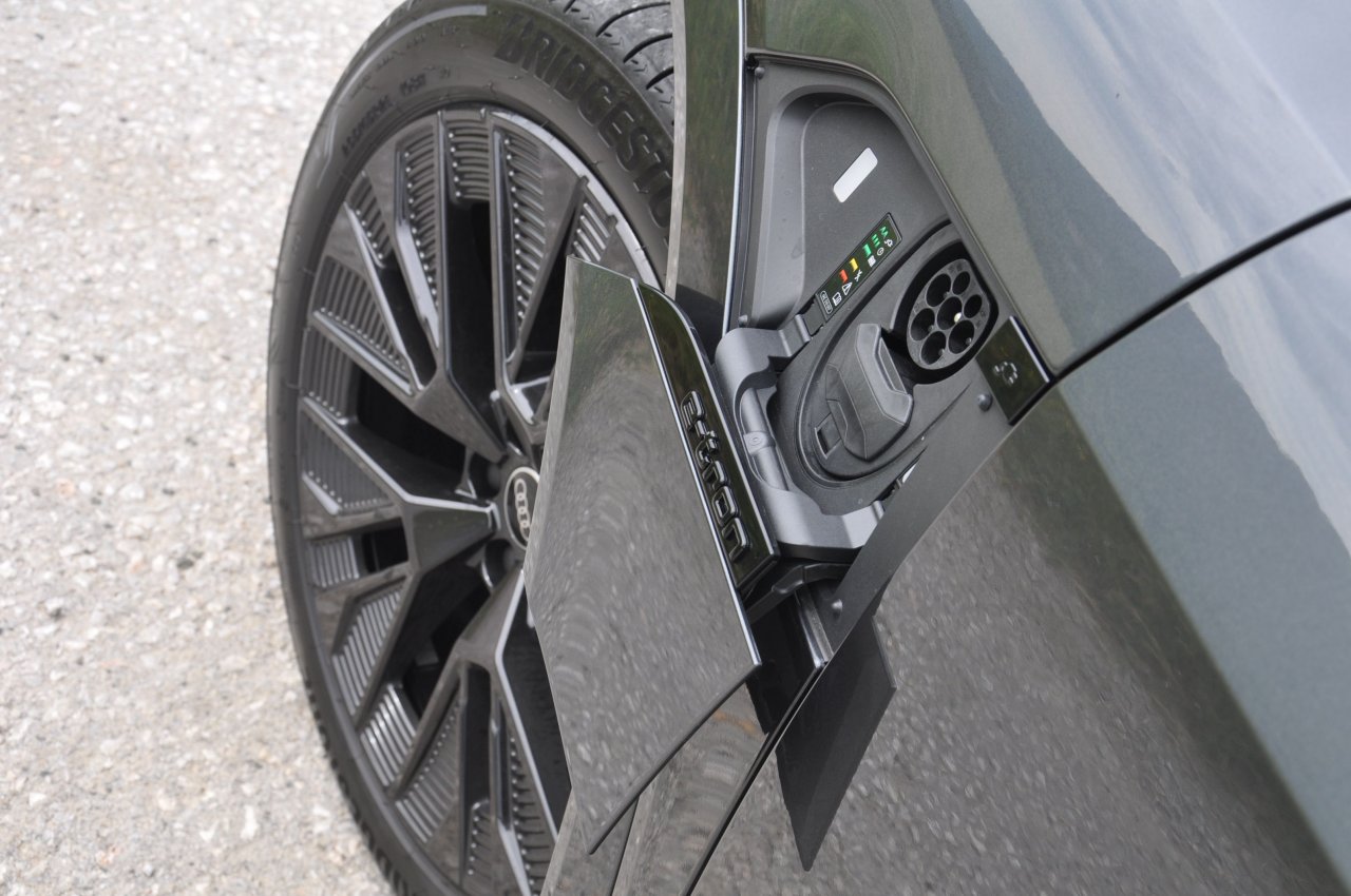 Prenovljeni električni prestižni velikan
