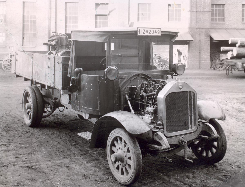 Po prvi svetovni vojni je dizelski motor našel mesto tudi v avtomobilih, najprej v tovornjakih kot je tale MAN-ov iz 1924.