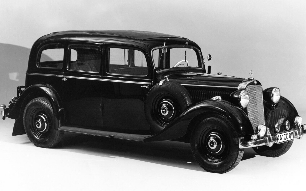 1936 je Mercedes naredil prvi serijski avto z dizelskim motorjem, 260 D. 