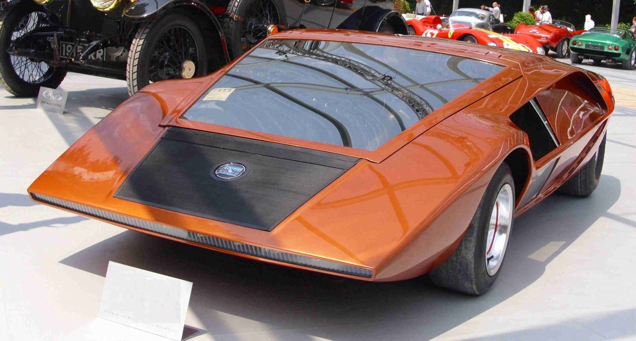 Stratos Zero (ali tudi 0) je bil izdelek Bertoneja, s katerim je prepričal Lancio v skupni izdelek za rally.