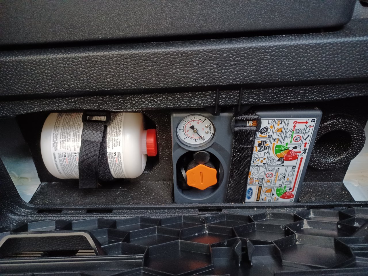Električni Transit za primestno rabo