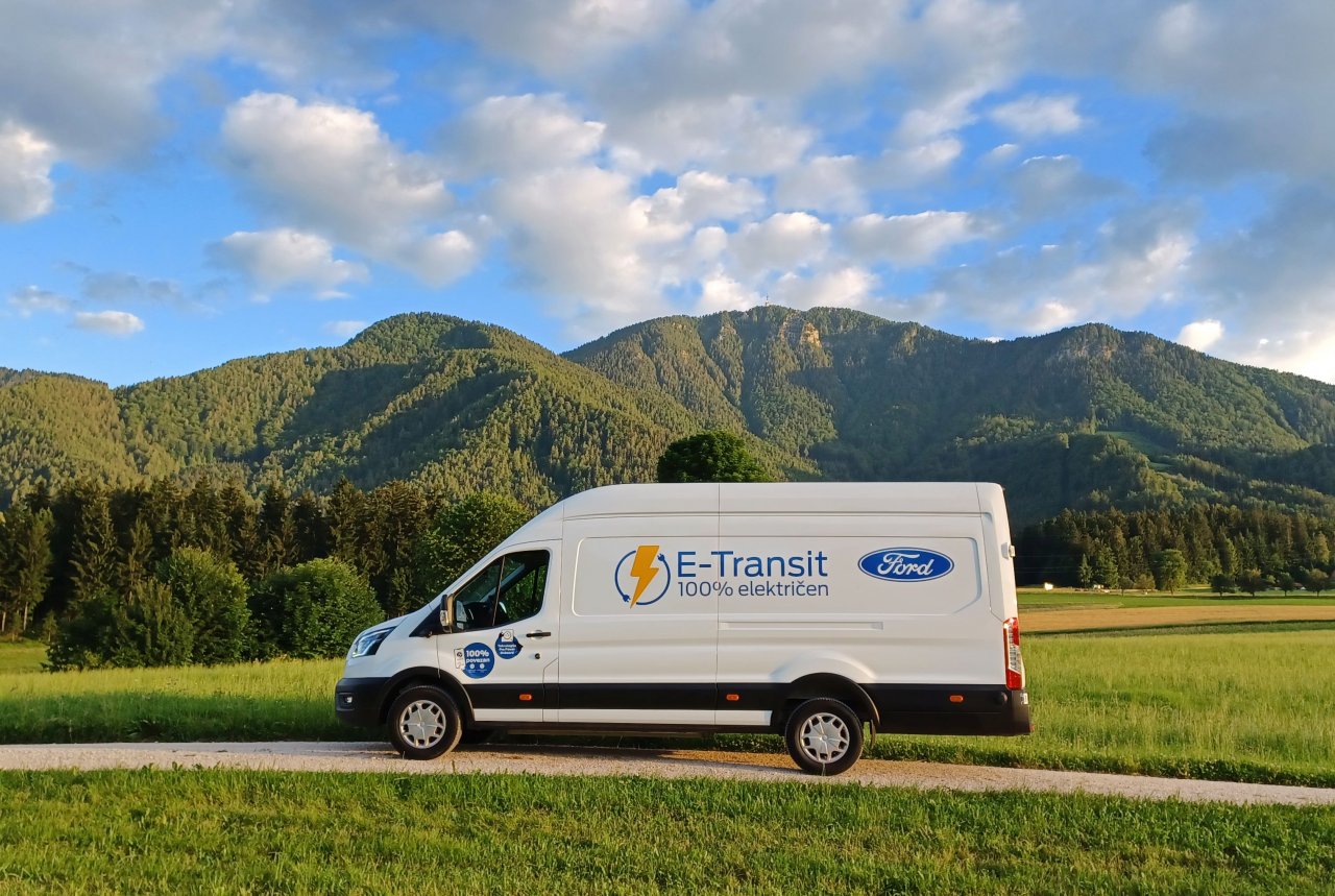 Električni Transit za primestno rabo