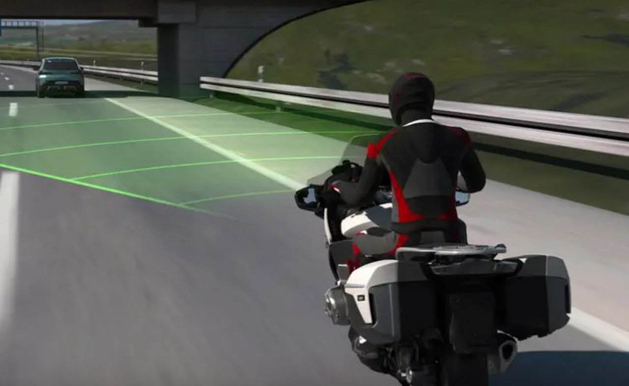 BMW Motorrad uvaja sistem samodejnega zaviranja