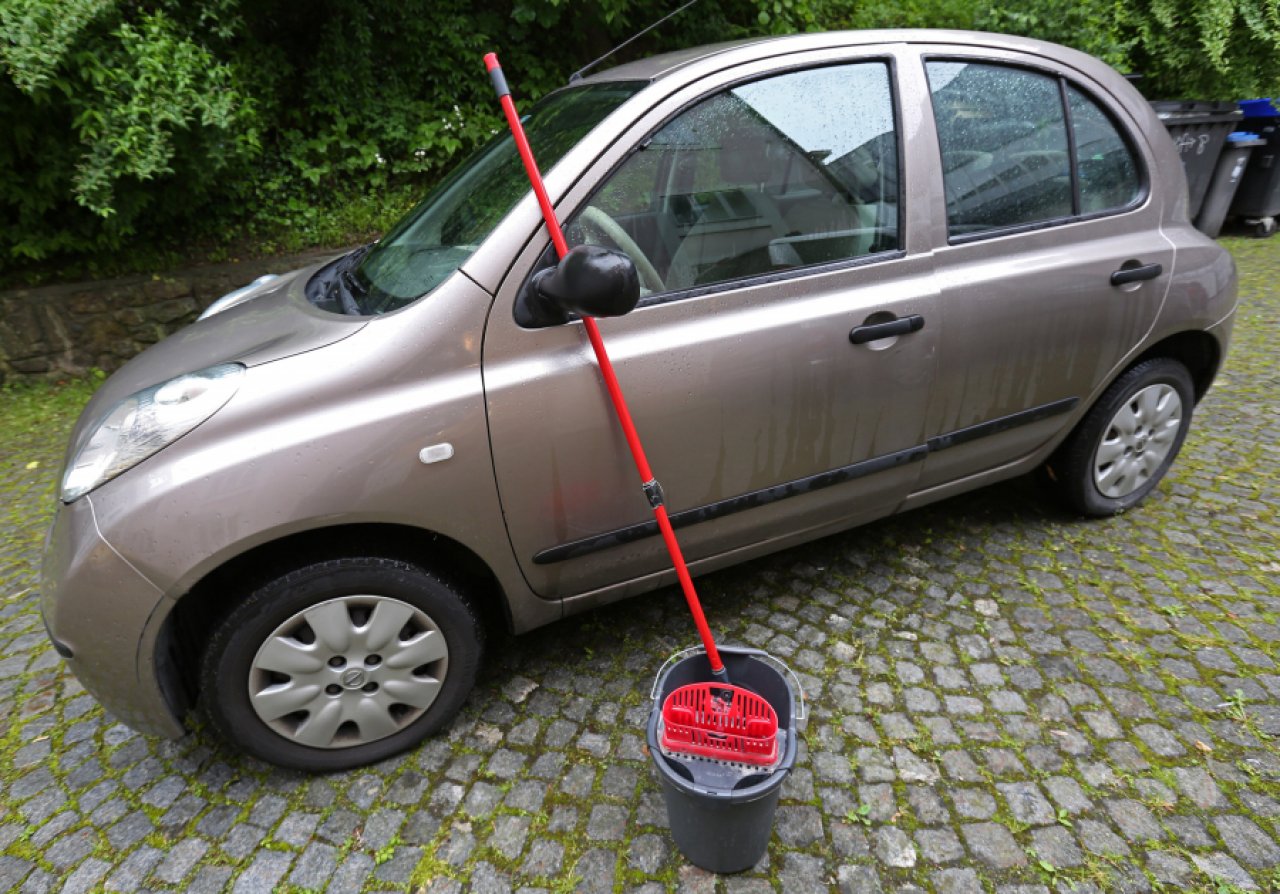 Poplavljeno vozilo - ne zaganjajte motorja