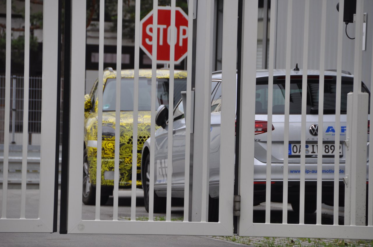 V gnezdu maskiranih Bavarcev
