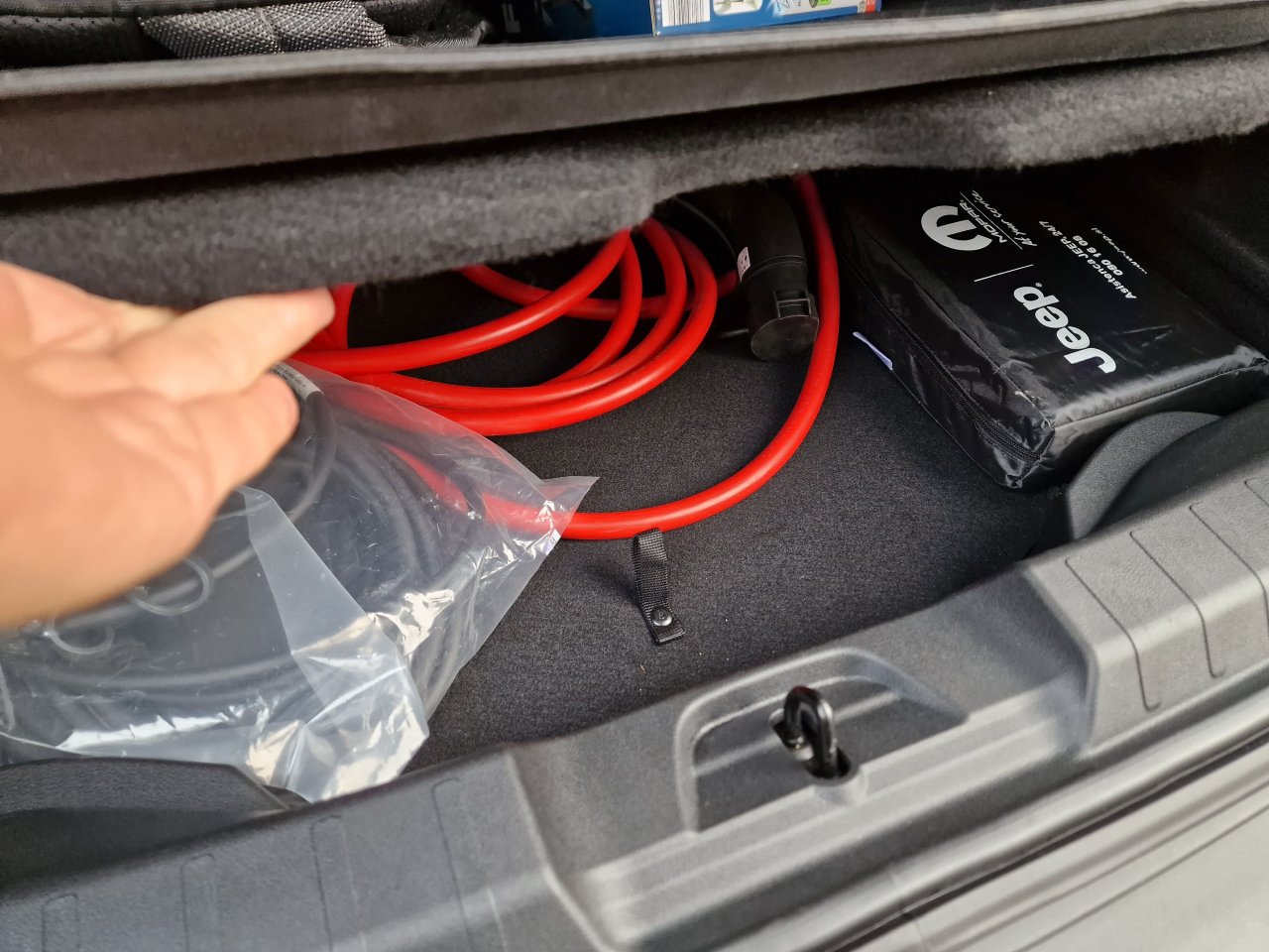 Prvi električni Jeep se na asfaltu dobro obnese